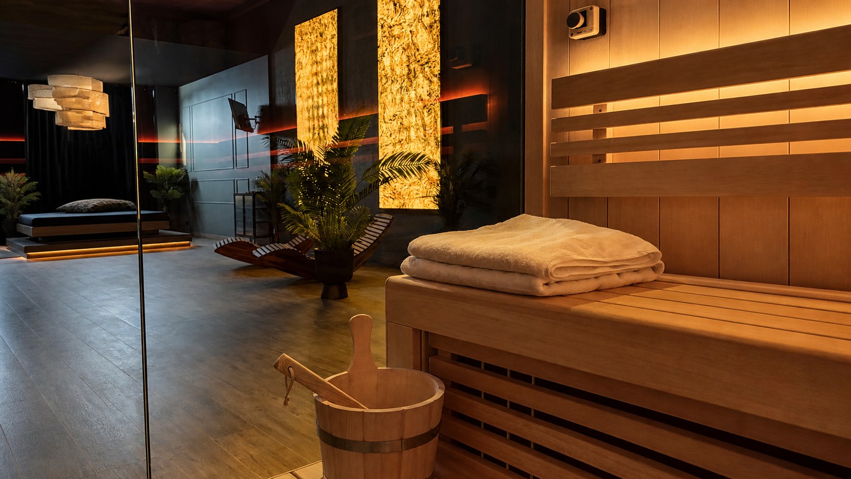 Reset po pracy przy biurku: jak sauna i hydromasaż pomagają rozluźnić spięte barki